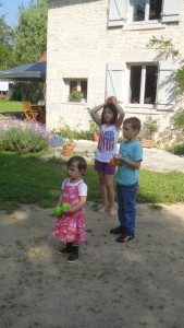 parie de boules en bottes pour Suzanne