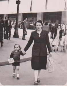 JLouis et sa maman avril 1949 001