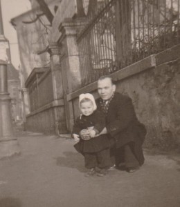 JLouis et son papa  20 mois nov 1947 001