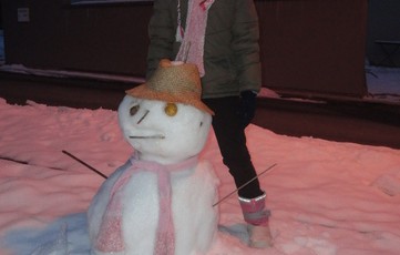 Emma et son bonhomme de neige